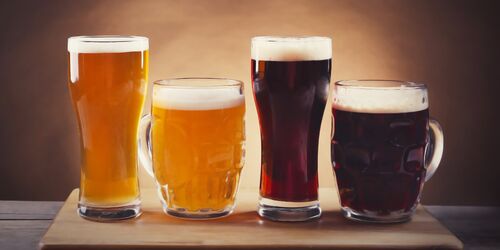 Vier Sorten Bier in Gläsern