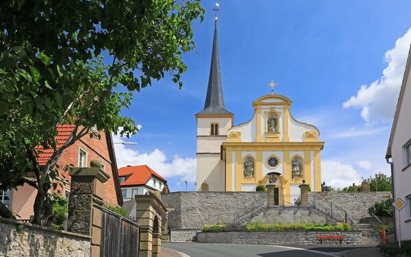 Katholische Kirche St. Cyriakus, Foto: Uwe Miethe, Lizenz: DB AG