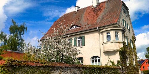 Markgrafenkirche Pfarrhaus mit Storch