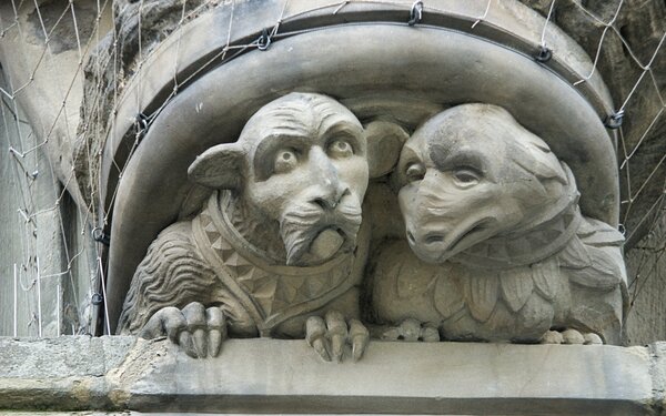 Steinfiguren an der St. Johanniskirche