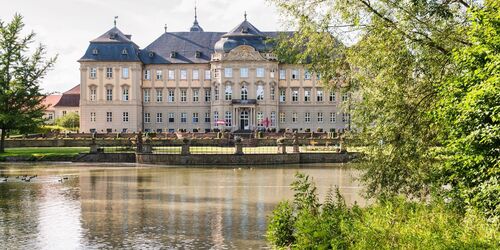 Schloss Werneck mit Blick auf den Parksee