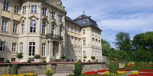 Schloss Werneck Schlossgarten mit Blumen