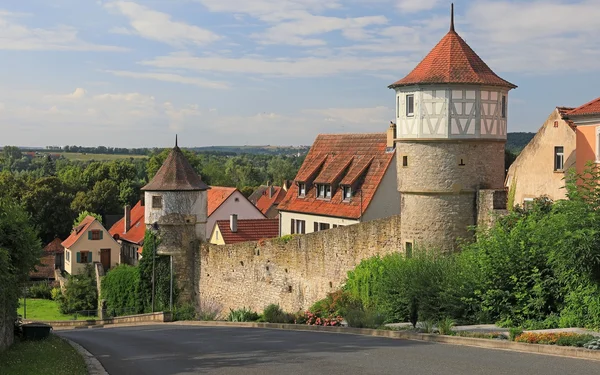An der östlichen Stadtmauer von Dettelbach, Foto: Uwe Miethe, Lizenz: DB AG
