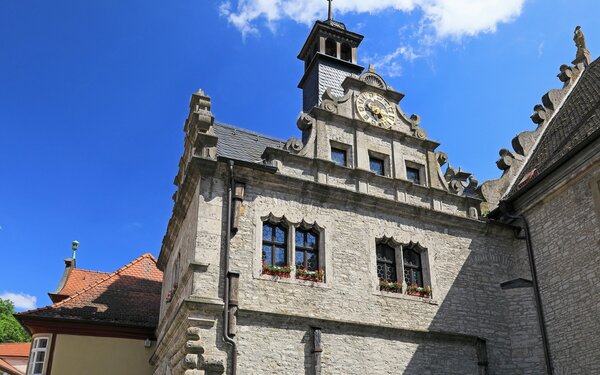 Blick auf die Giebel an der Rückseite des Renaissance-Rathauses