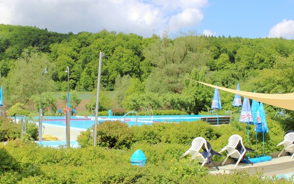 Freibad Breitenfurt direkt am Radweg