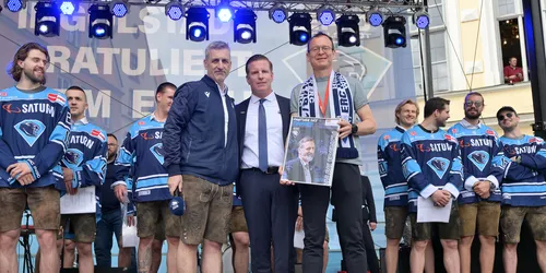 ERC Ingolstadt Bühne und DB auf einer Bühne