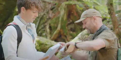 Ein Fashion Influencer in der Natur