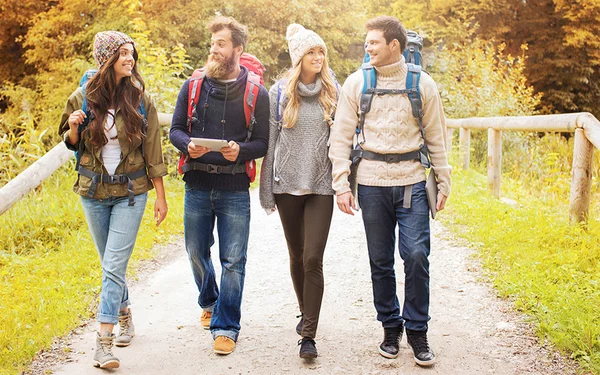 Wandergruppe im Herbst