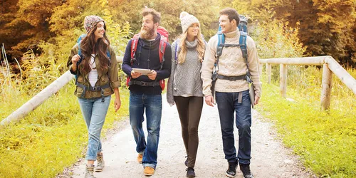 Wandergruppe im Herbst