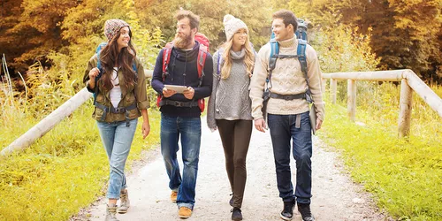 Wandergruppe im Herbst