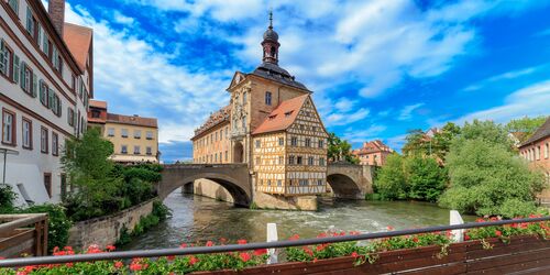 Rathaus in Bamberg mit Fluss davor