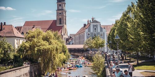 Floaters auf Vils in Amberg mit Stadtbild
