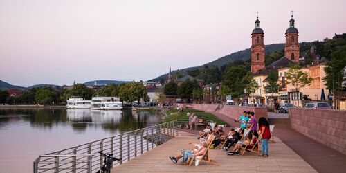 Mainuferpromenade Miltenberg am Abend