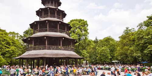 Biergarten am Chinesischen Turm: Münchens Klassiker unter Kastanien