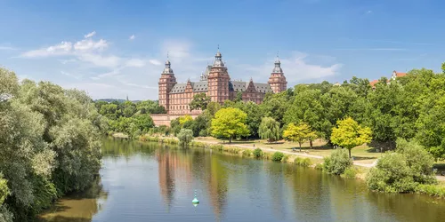 Johannesburg Palast mit Fluss im Vordergrund