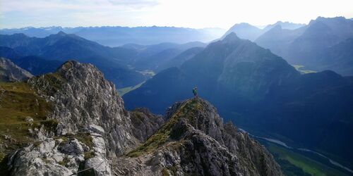 Alpenpanorama mit Blick auf Tal