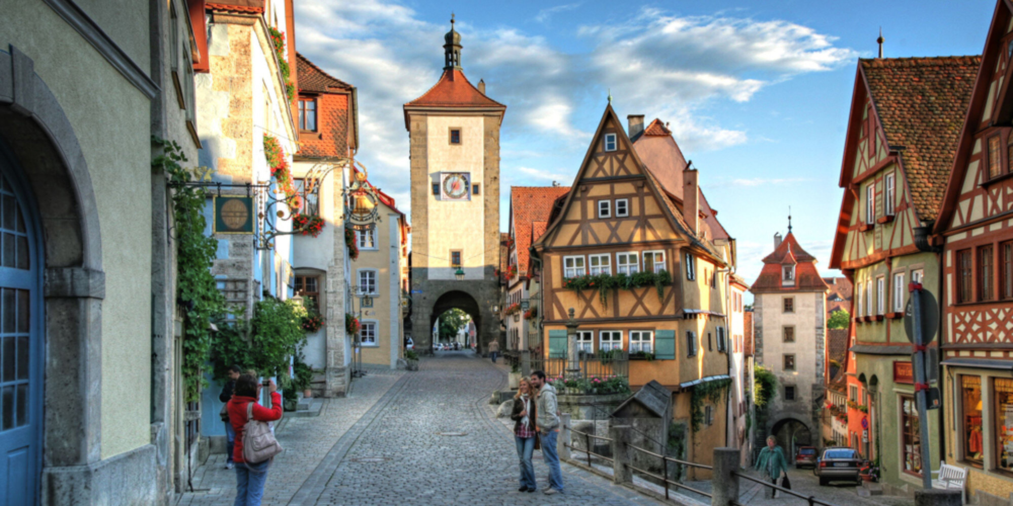 https://www.wir-entdecken-bayern.de/ausflugsziele/headerimages/tablet/1271/image-thumb__1271__open-graph/dbreg_hobbyfotografen_rothenburg-c-rothenburg-tourismus-service-w.-pfitzinger_croppedthumb_2_1.9f3e92ce.jpg