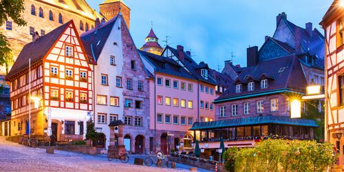 Marktplatz in Nürnberg bei Abenddämmerung