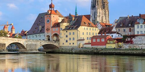 Blick auf Regensburg vom Wasser